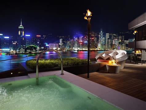 Hotels with Jacuzzis in Hong Kong .